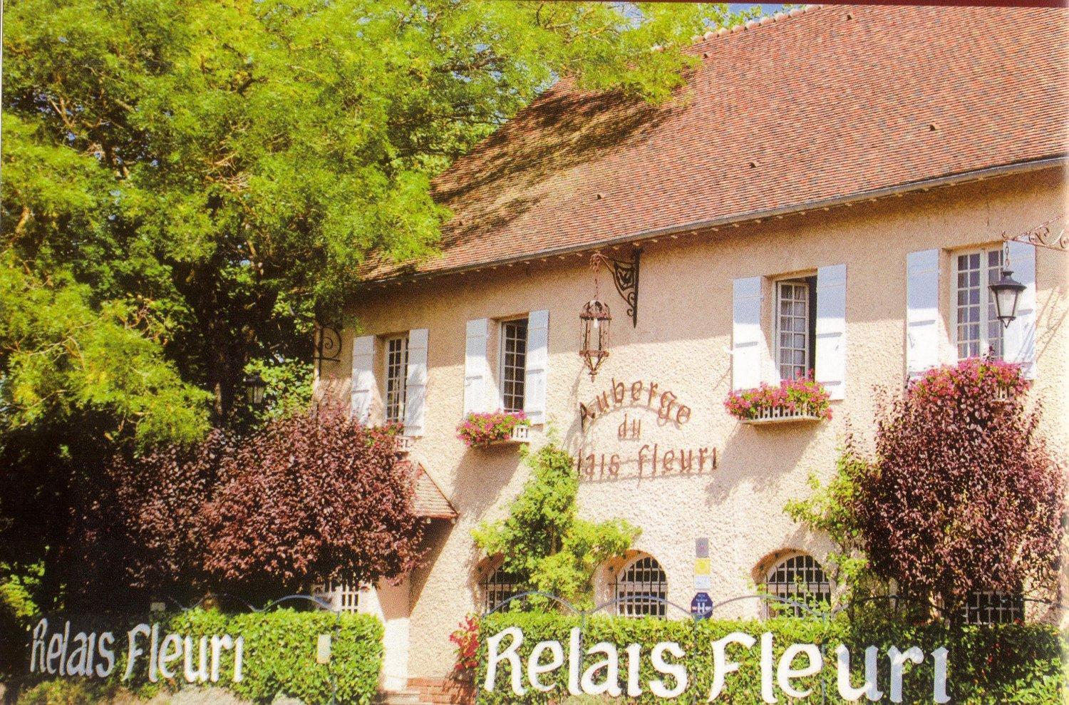 Logis Le Relais Fleuri Hotel Sauvigny-le-Bois Exterior photo