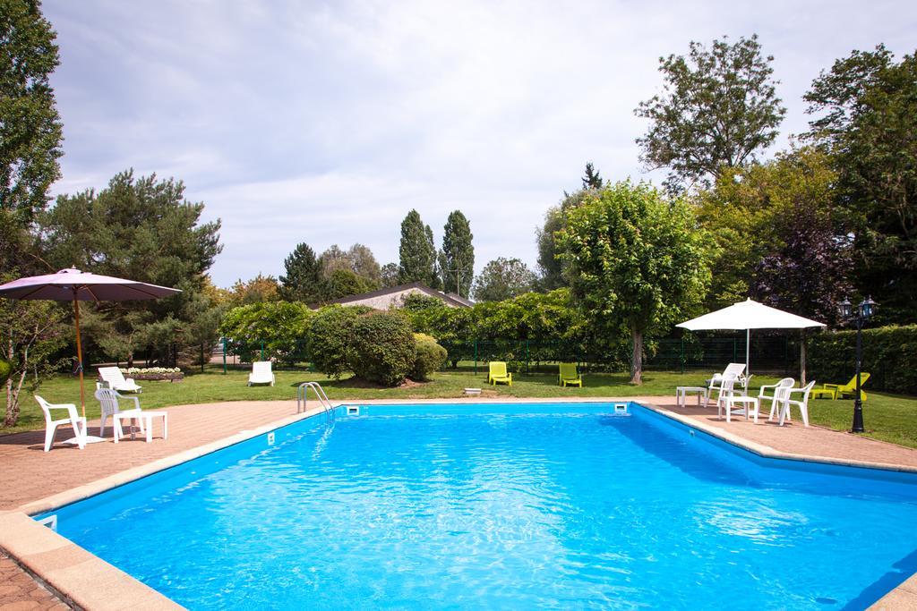 Logis Le Relais Fleuri Hotel Sauvigny-le-Bois Exterior photo