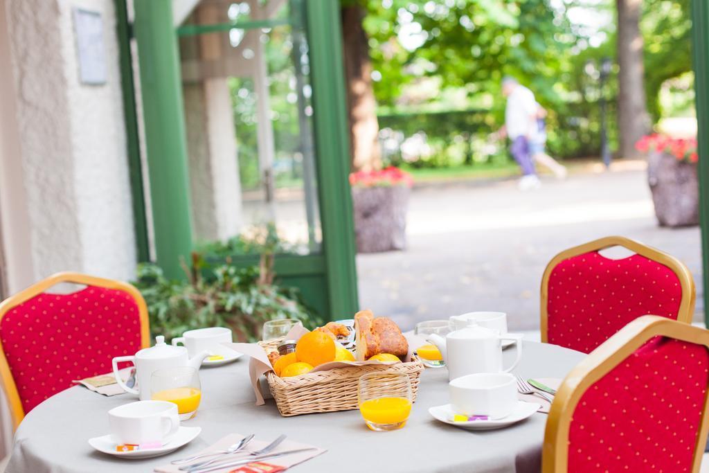 Logis Le Relais Fleuri Hotel Sauvigny-le-Bois Exterior photo