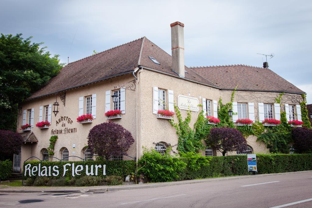 Logis Le Relais Fleuri Hotel Sauvigny-le-Bois Exterior photo